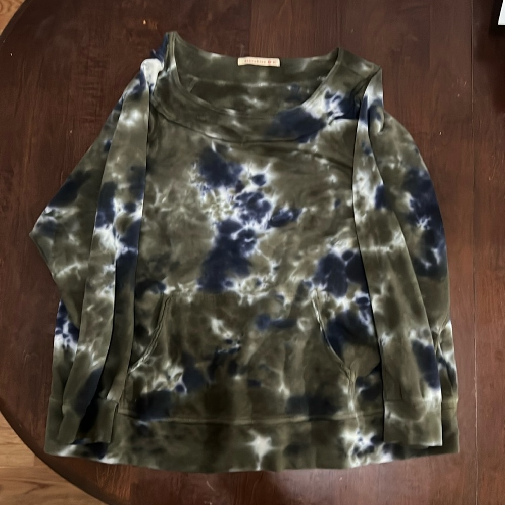 Super soft, light weight sweatshirt, Wearible Brand 1X from Von Maur